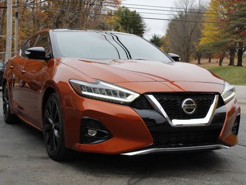 Used 2019 Nissan Maxima SR w/ Premium Package FWD image 2