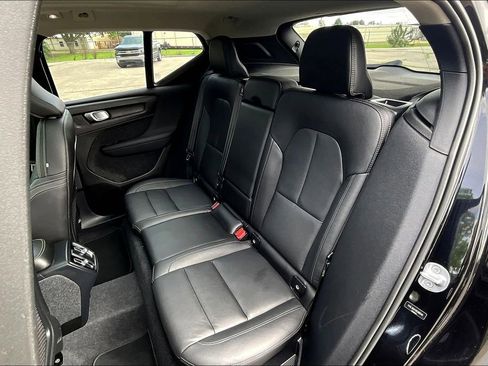 Used 2024 Volvo XC40 B5 Core image 37