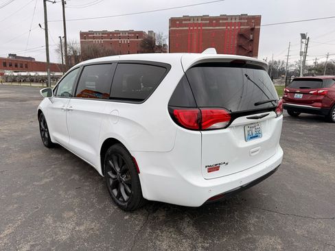 Used 2020 Chrysler Pacifica Touring w/ S Appearance Package image 6