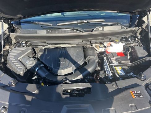 Used 2025 GMC Acadia Elevation image 36