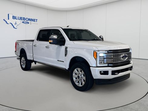 Used 2018 Ford F250 Platinum w/ Platinum Ultimate Package AWD/4WD image 3