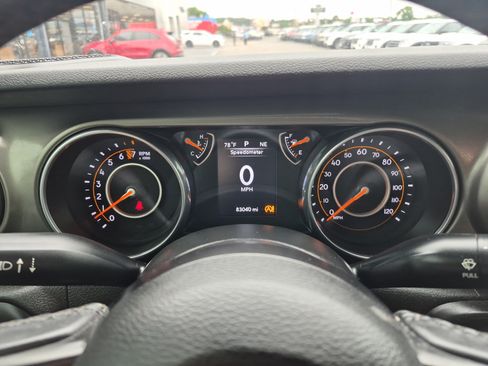 Used 2018 Jeep Wrangler Unlimited Sport S AWD/4WD image 22