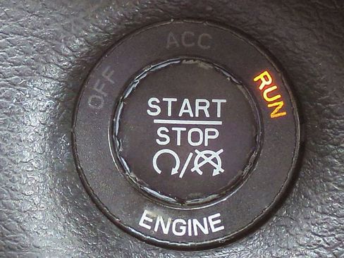 Used 2015 Jeep Cherokee Latitude w/ Comfort/Convenience Group image 28