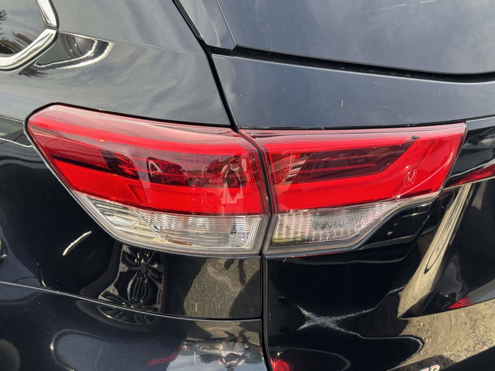 Used 2018 Toyota Highlander XLE AWD/4WD image 7