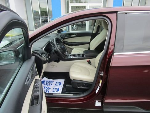 Used 2021 Ford Edge Titanium image 17