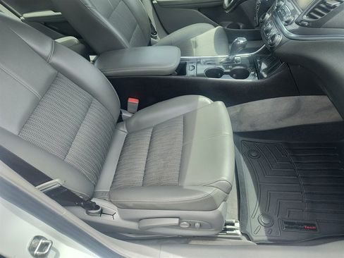 Used 2016 Chevrolet Impala LT FWD image 19
