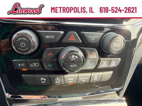 Used 2021 Jeep Grand Cherokee Laredo X AWD/4WD image 24