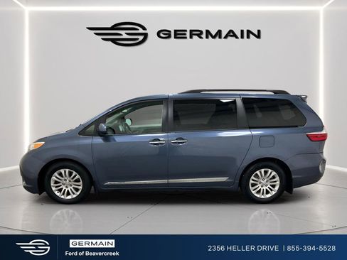 Used 2017 Toyota Sienna XLE w/ XLE Navigation Package image 4