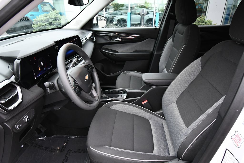Used 2025 Chevrolet TrailBlazer LT AWD/4WD image 15