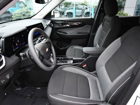 Used 2025 Chevrolet TrailBlazer LT AWD/4WD image 15