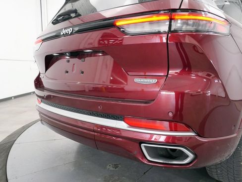 Used 2022 Jeep Grand Cherokee Summit w/ Luxury Tech Group V AWD/4WD image 36