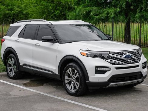Used 2020 Ford Explorer Platinum w/ Premium Technology Package AWD/4WD image 11