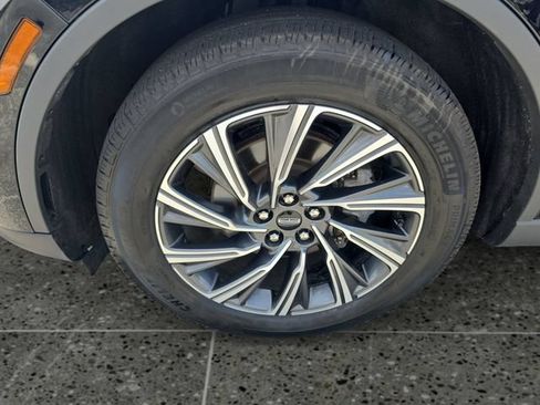 Used 2025 Lincoln Aviator AWD image 16