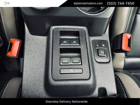 Used 2025 Ford Bronco Outer Banks AWD/4WD image 40