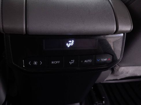 Used 2022 Toyota Highlander L FWD image 25