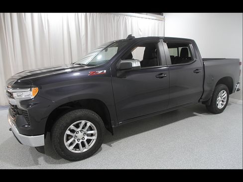 Certified 2022 Chevrolet Silverado 1500 LT w/ Z71 Off-Road Package AWD/4WD image 3