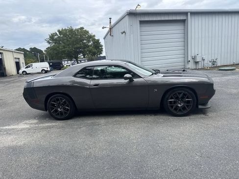 Used 2017 Dodge Challenger R/T Scat Pack RWD image 4