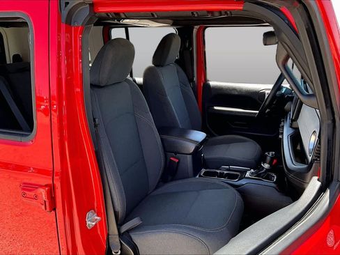 Used 2024 Jeep Wrangler Unlimited Sahara AWD/4WD image 9