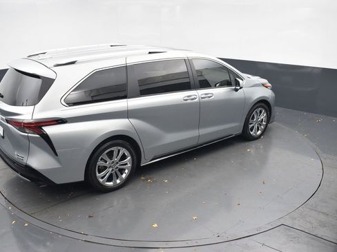 Used 2023 Toyota Sienna Platinum image 38