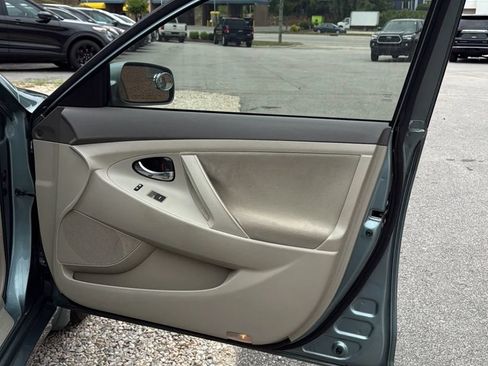 Used 2010 Toyota Camry LE FWD image 10