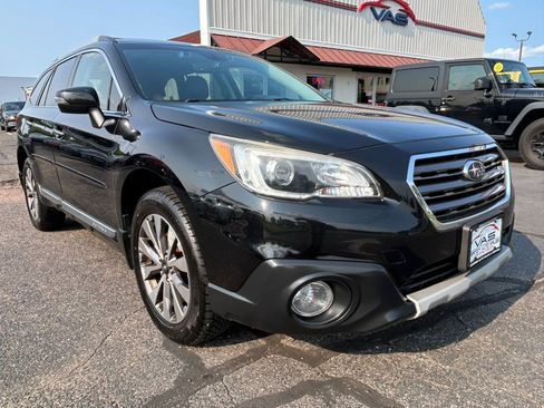 Used 2017 Subaru Outback 2.5i Touring AWD/4WD image 3