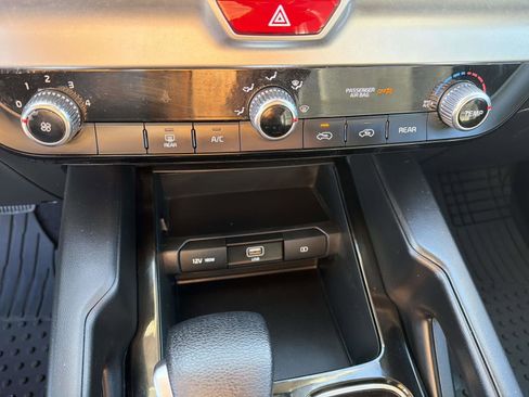 Used 2021 Kia Telluride LX image 10