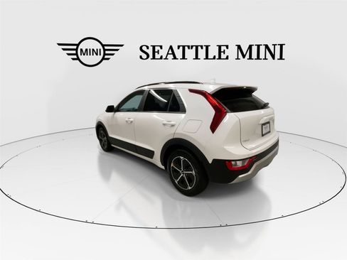 Used 2023 Kia Niro EX FWD image 8