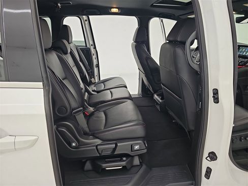 Used 2023 Honda Odyssey Sport image 13