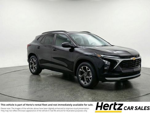 Used 2025 Chevrolet Trax LT image 1