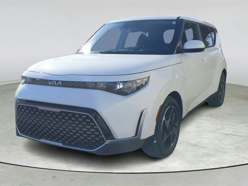 Used 2023 Kia Soul EX image 3
