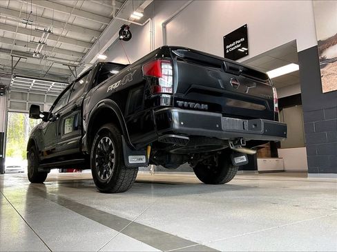 Used 2021 Nissan Titan PRO-4X w/ Pro-4x Convenience Package image 5