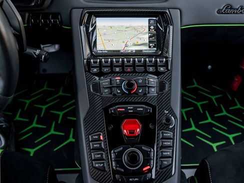 Used 2020 Lamborghini Aventador SVJ image 22