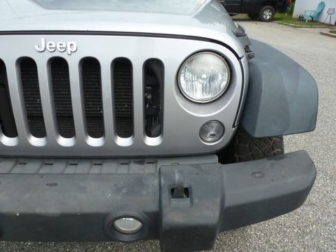Used 2014 Jeep Wrangler Sport AWD/4WD image 3