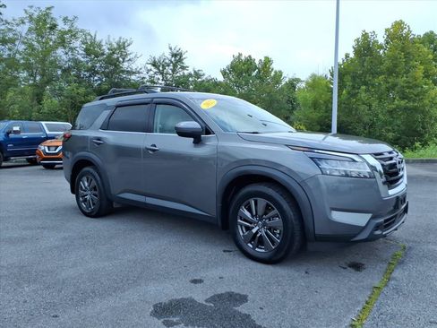 Used 2022 Nissan Pathfinder SV AWD/4WD image 3