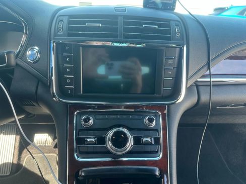 Used 2017 Lincoln Continental w/ Equipment Group 500A image 10