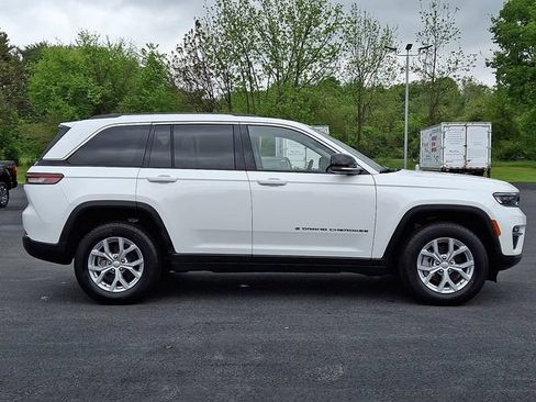 Used 2023 Jeep Grand Cherokee Limited AWD/4WD image 10