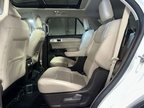 Used 2021 Ford Explorer Platinum w/ Equipment Group 601A image 18