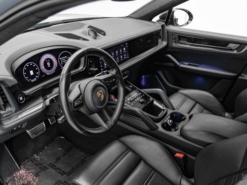 Used 2024 Porsche Cayenne Turbo GT AWD/4WD image 3