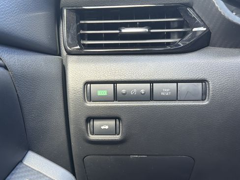 Used 2024 Nissan Sentra SV FWD image 12