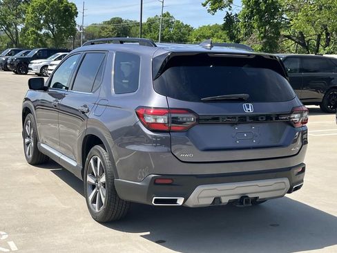 Used 2023 Honda Pilot Elite image 3