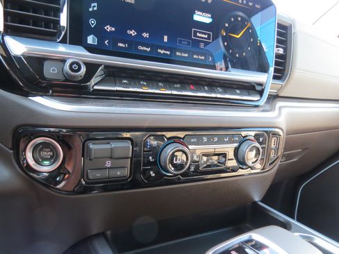 Certified 2022 Chevrolet Silverado 1500 LTZ w/ Technology Package image 28