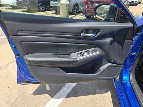 Used 2025 Nissan Altima 2.5 SV image 11