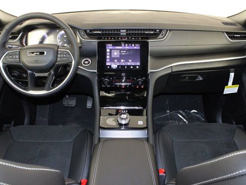 New 2025 Jeep Grand Cherokee Altitude image 29