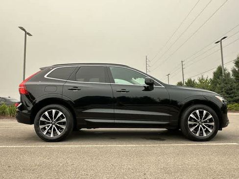 Used 2023 Volvo XC60 B5 Core AWD/4WD image 3