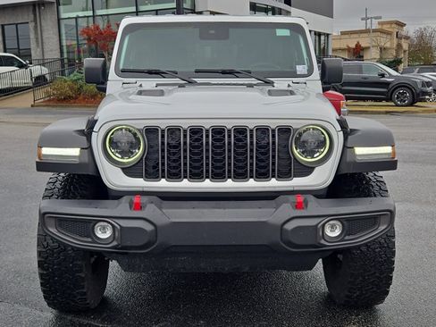 Used 2025 Jeep Wrangler Unlimited Rubicon AWD/4WD image 3