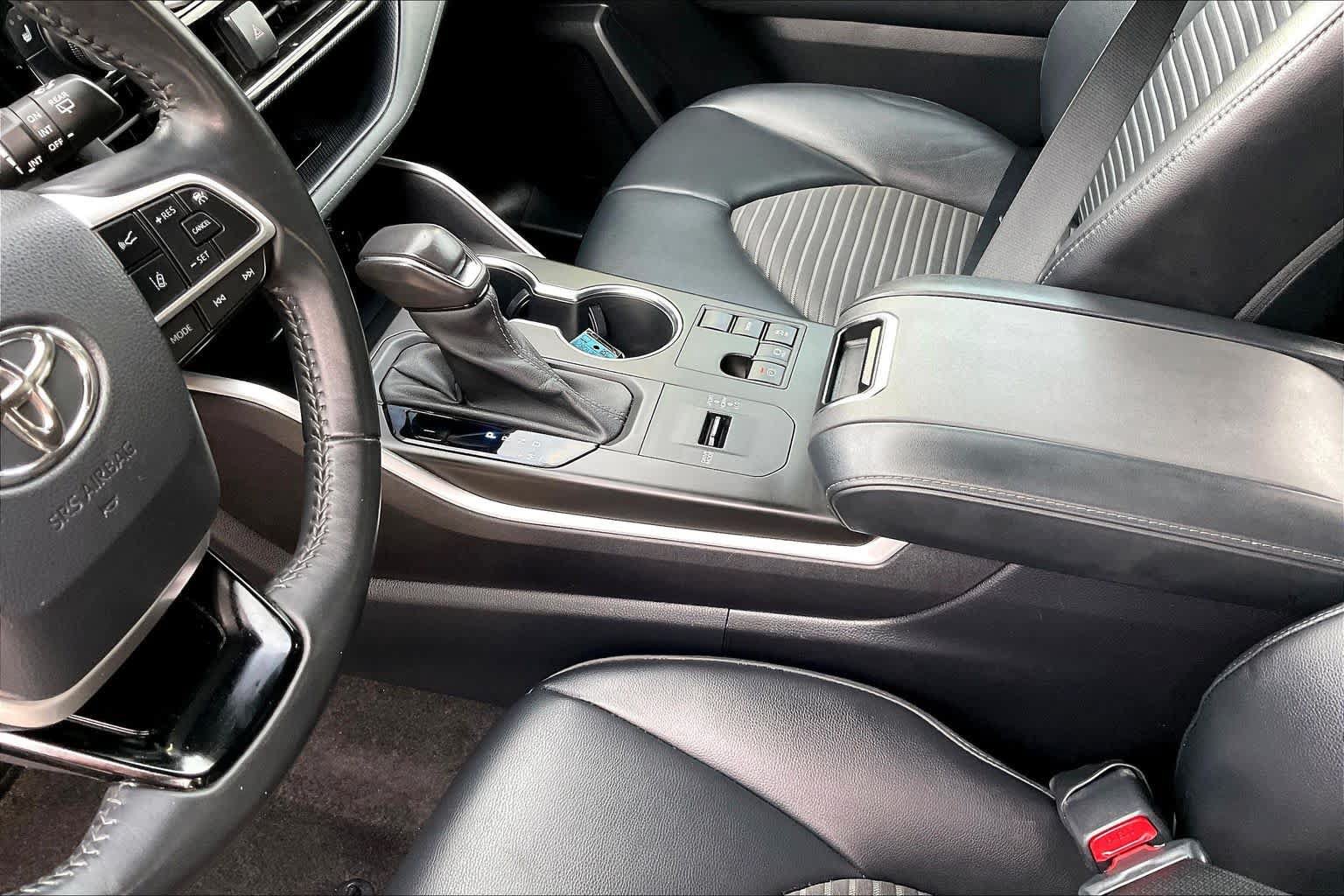 Used 2023 Toyota Highlander XSE FWD image 17