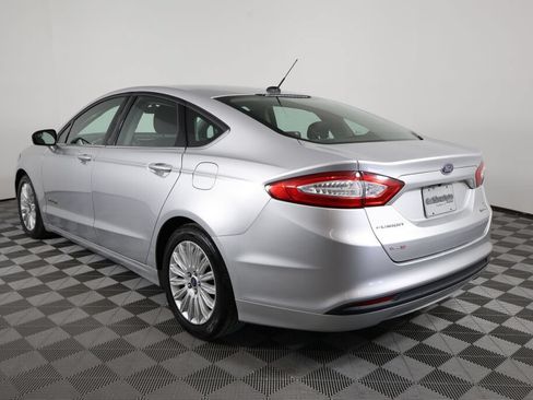 Used 2015 Ford Fusion SE FWD image 4