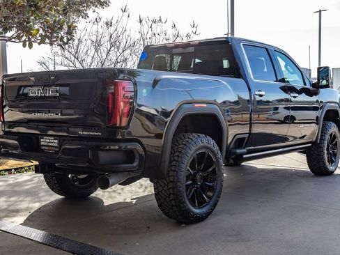 Used 2025 GMC Sierra 2500 Denali Ultimate image 10