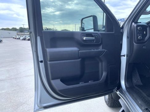 Used 2024 Chevrolet Silverado 2500 Custom w/ Custom Value Package AWD/4WD image 10