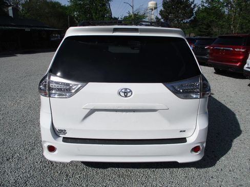 Used 2013 Toyota Sienna SE image 4
